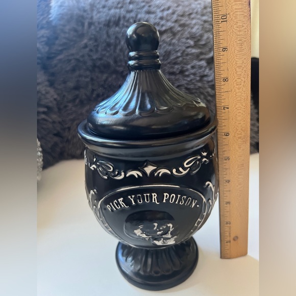 NWT Ceramic Apothecary Jar Embossed Ornate Skull Design “Pick Your Poison” 9.5” - Picture 12 of 15